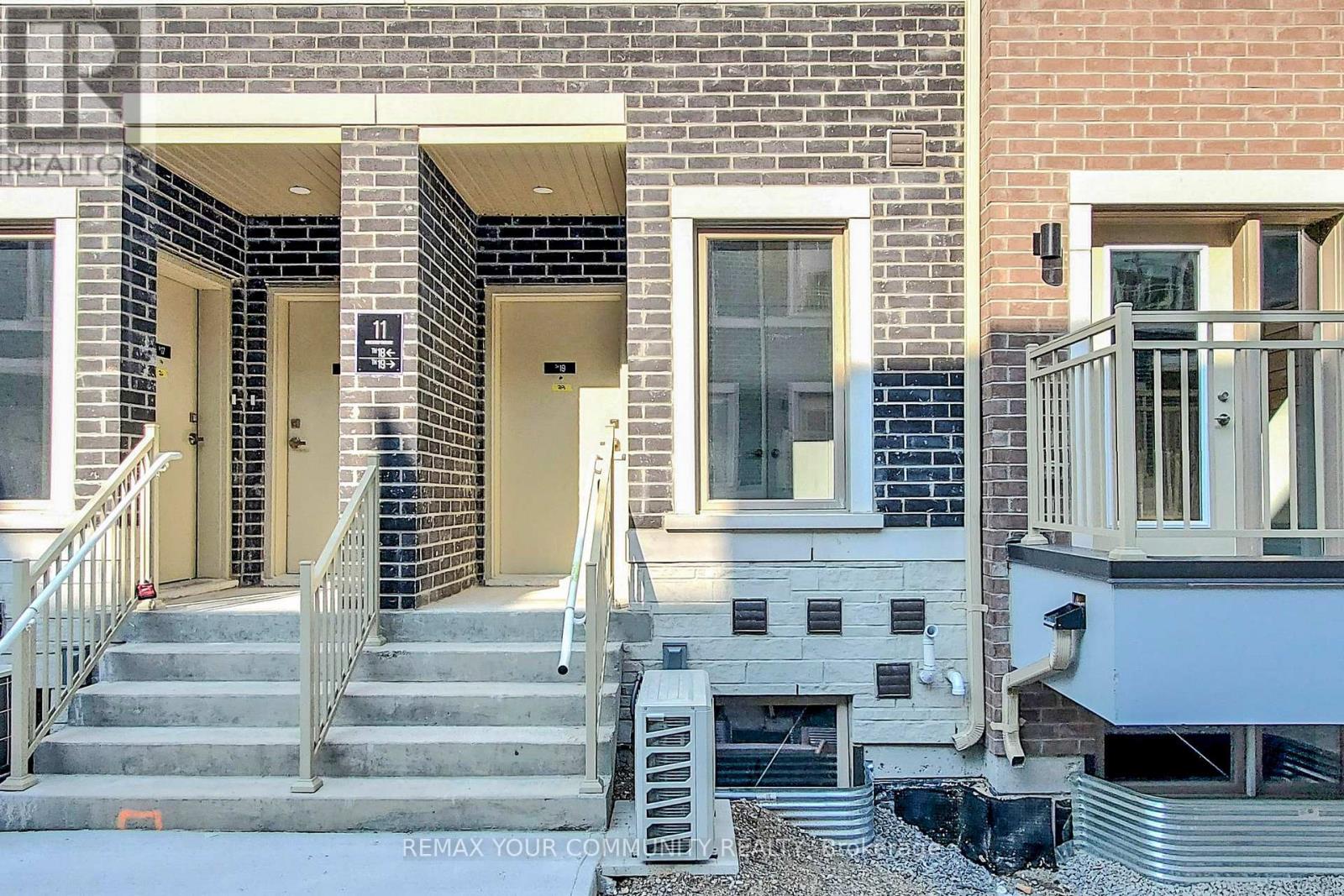 20 - 11 Honeycrisp Crescent, Vaughan, Ontario  L4K 0N6 - Photo 3 - N13085888