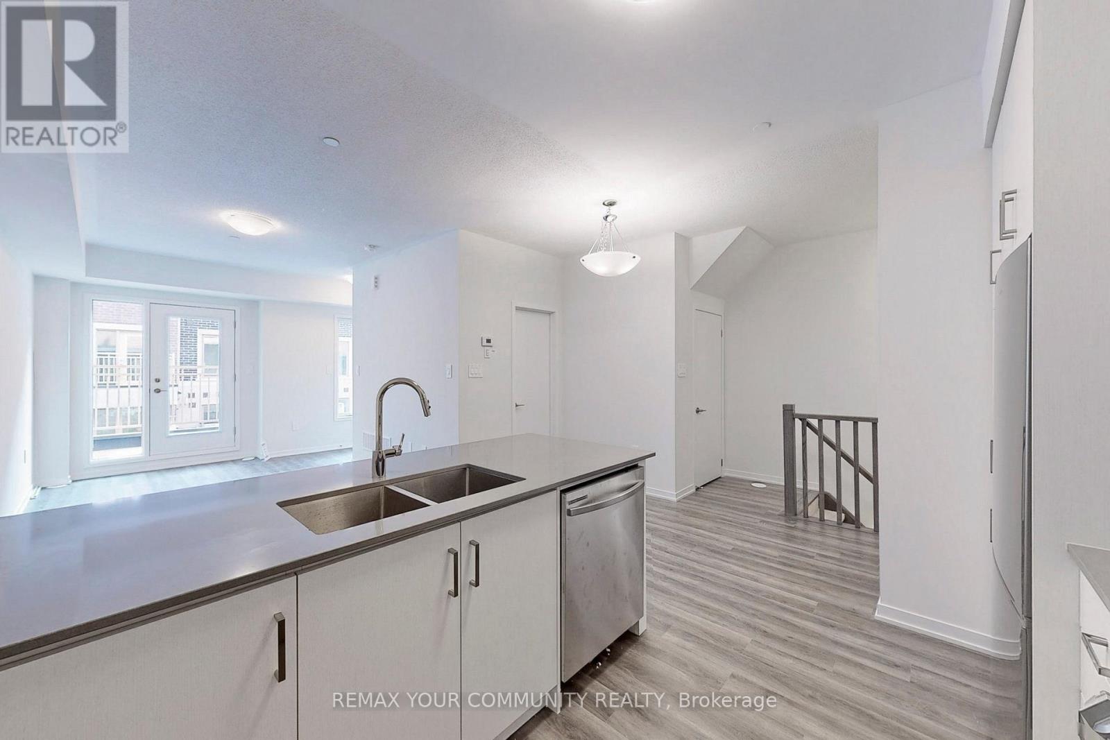 20 - 11 Honeycrisp Crescent, Vaughan, Ontario  L4K 0N6 - Photo 9 - N13085888