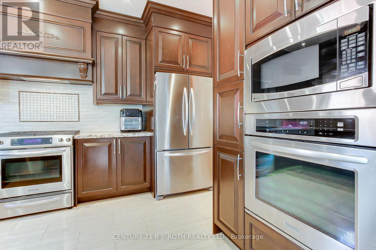 32 Timber Valley Avenue, Richmond Hill, Ontario  L4E 3S6 - Photo 13 - N13085962