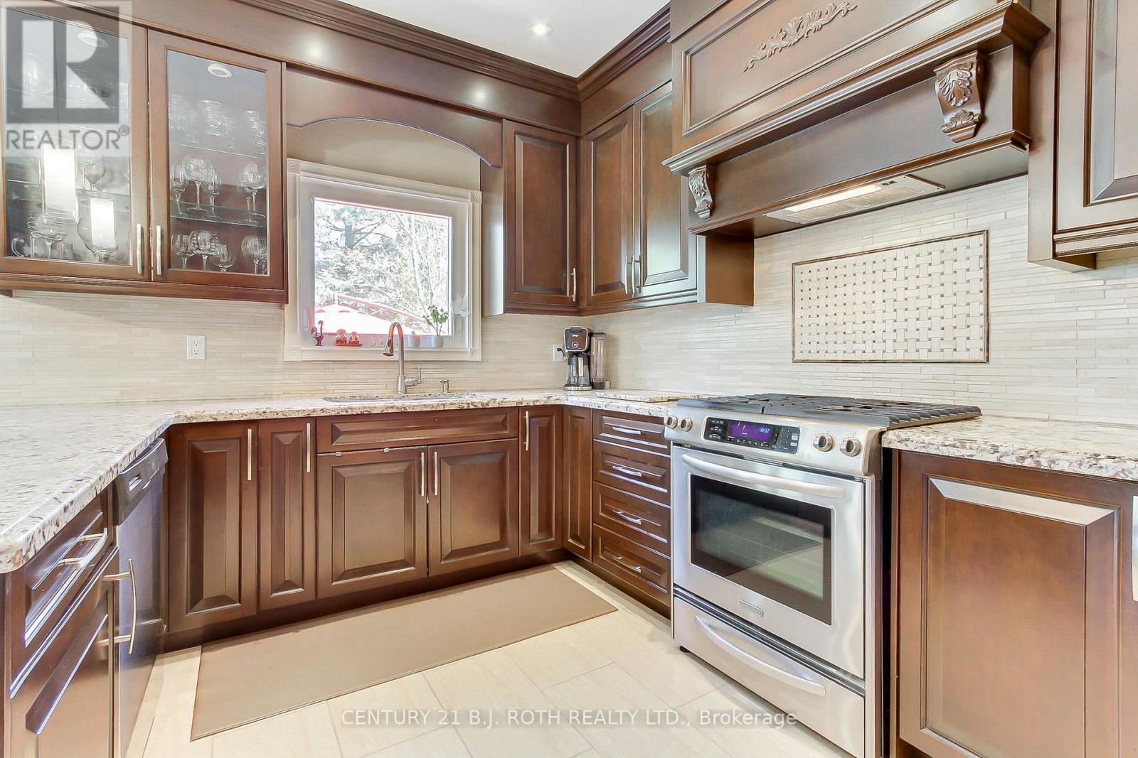 32 Timber Valley Avenue, Richmond Hill, Ontario  L4E 3S6 - Photo 14 - N13085962