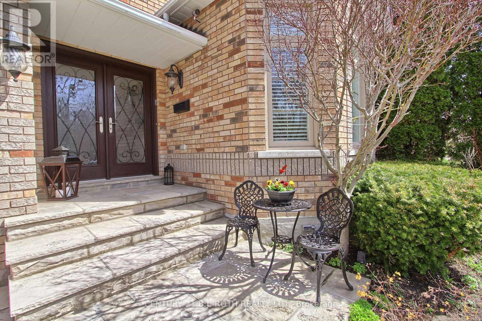 32 Timber Valley Avenue, Richmond Hill, Ontario  L4E 3S6 - Photo 4 - N13085962