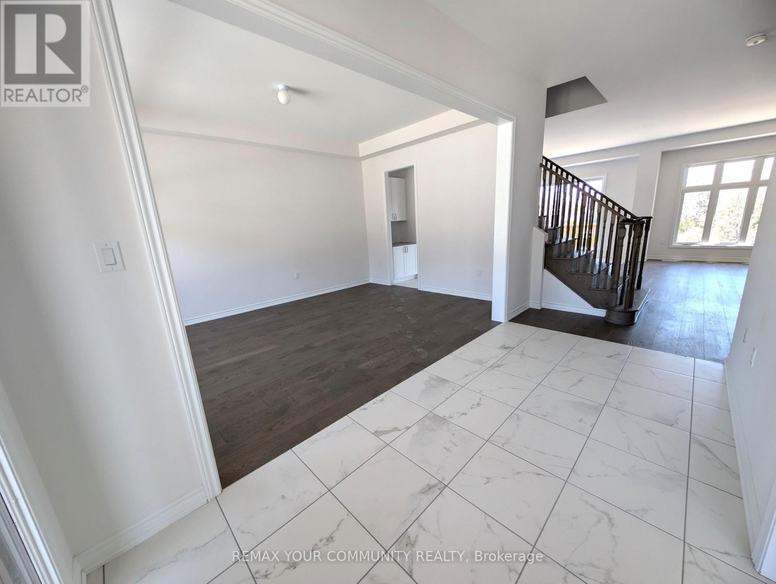 3 Rail Trail Court, Georgina, Ontario  L0E 1R0 - Photo 2 - N13085972