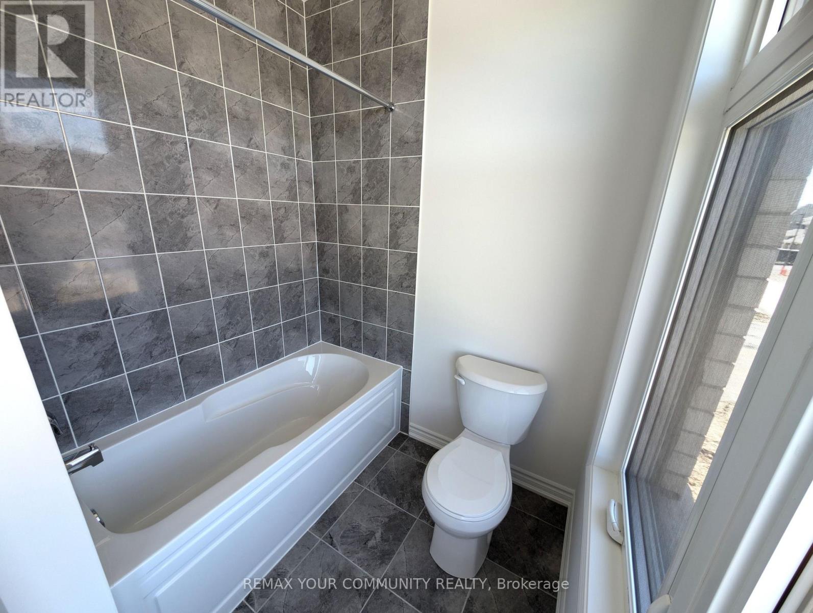 3 Rail Trail Court, Georgina, Ontario  L0E 1R0 - Photo 28 - N13085972