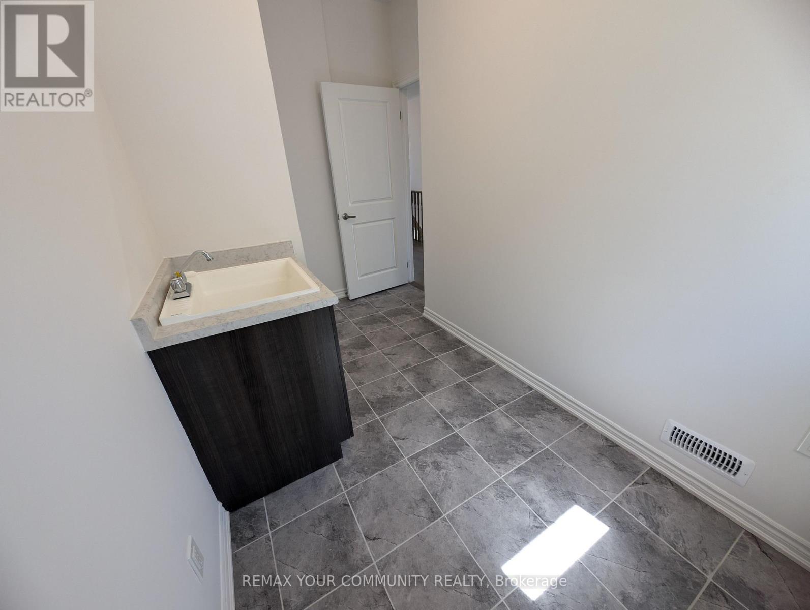 3 Rail Trail Court, Georgina, Ontario  L0E 1R0 - Photo 38 - N13085972