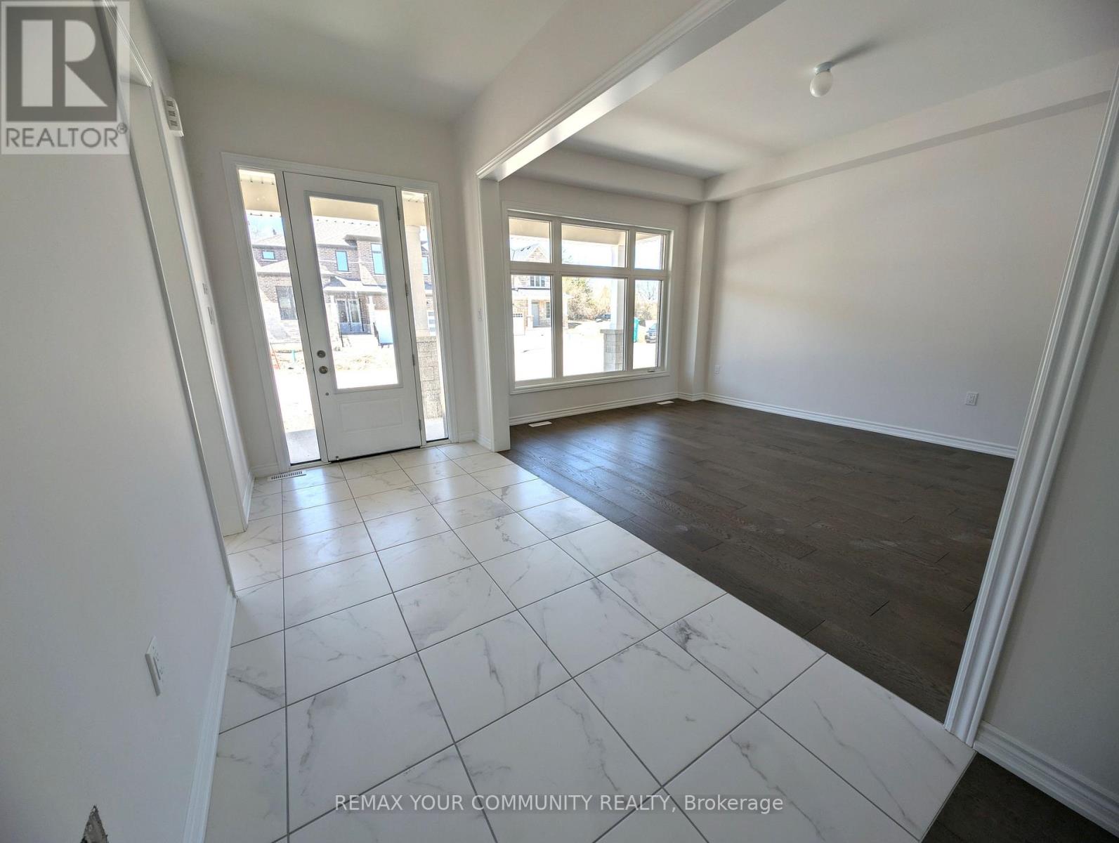 3 Rail Trail Court, Georgina, Ontario  L0E 1R0 - Photo 4 - N13085972