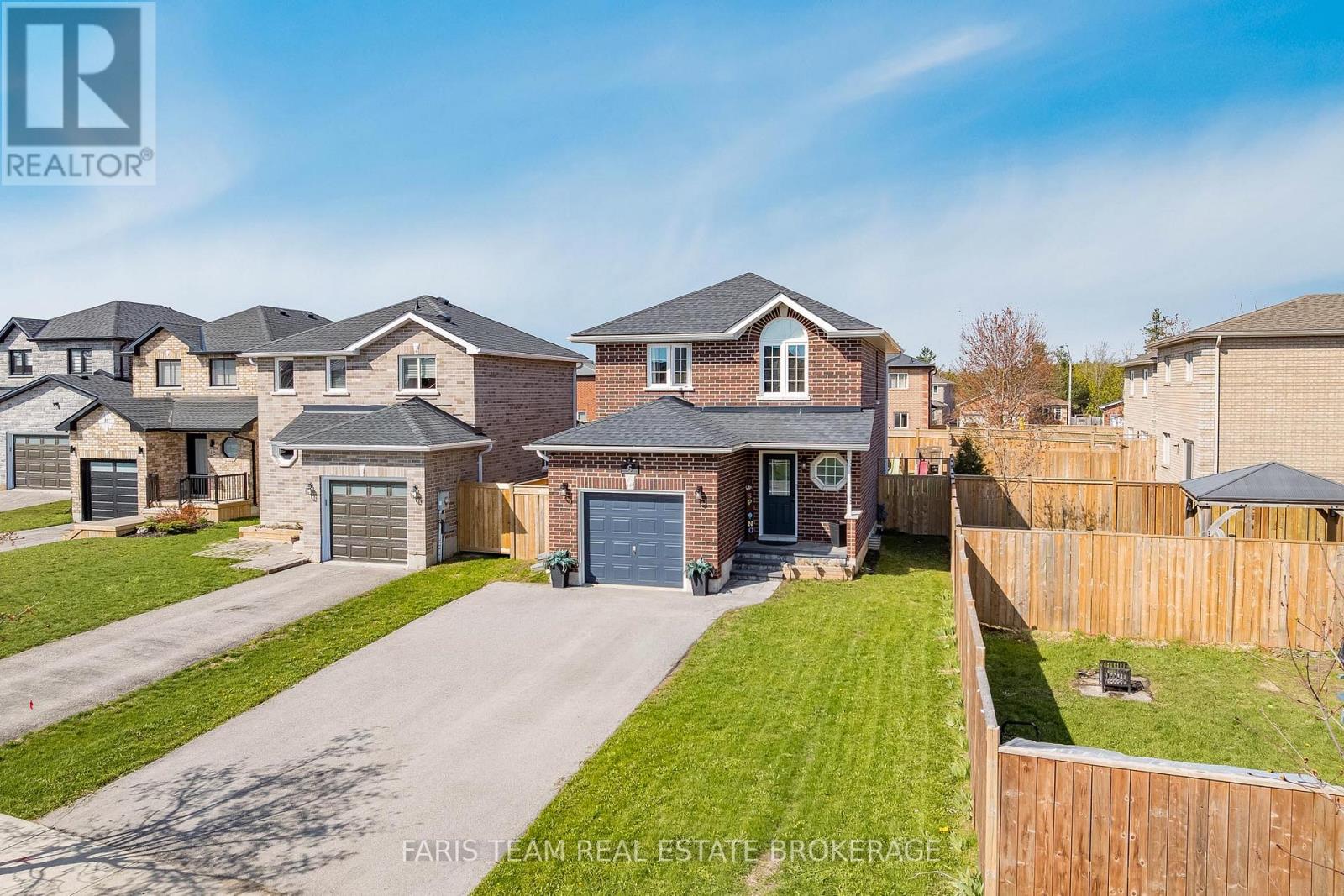 6 Majesty Boulevard, Barrie, Ontario  L4M 7K3 - Photo 2 - S13085854