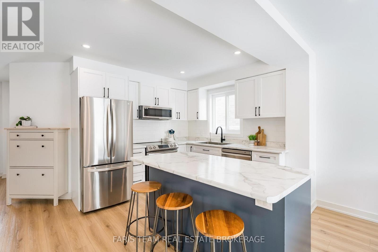 6 Majesty Boulevard, Barrie, Ontario  L4M 7K3 - Photo 6 - S13085854