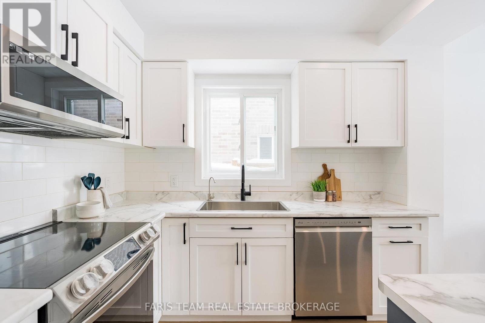 6 Majesty Boulevard, Barrie, Ontario  L4M 7K3 - Photo 7 - S13085854