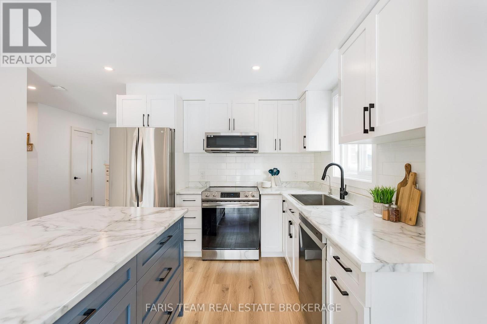 6 Majesty Boulevard, Barrie, Ontario  L4M 7K3 - Photo 8 - S13085854