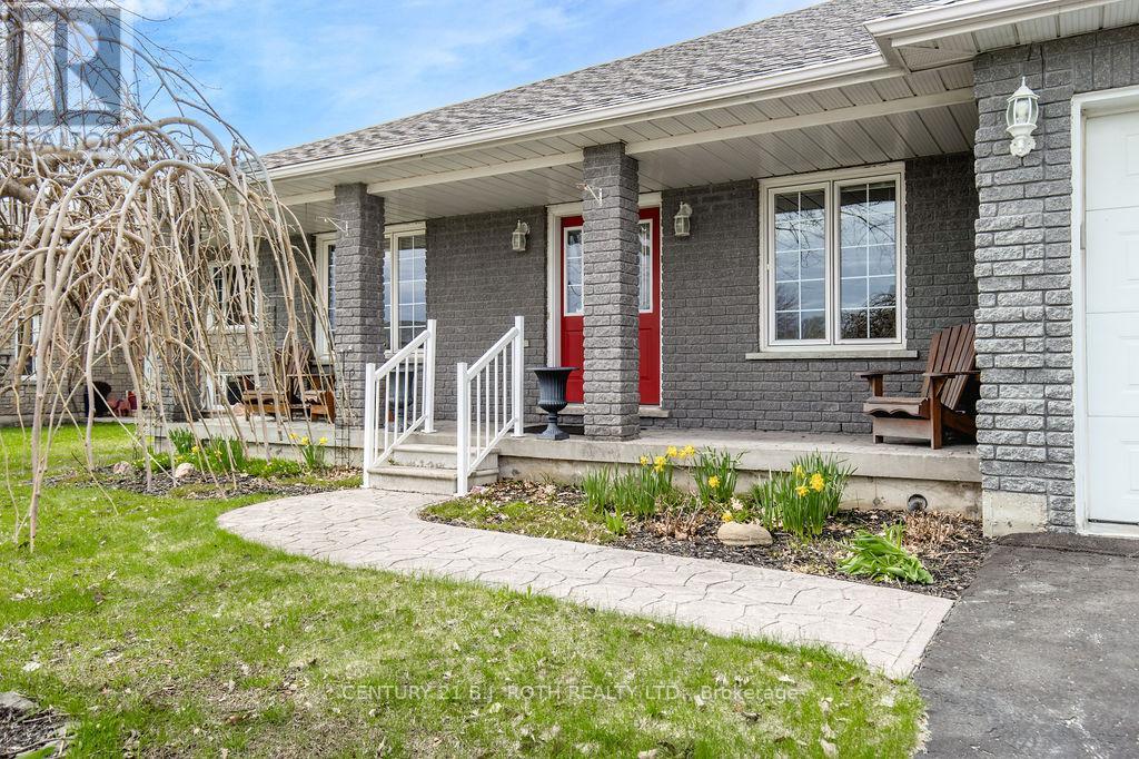 12 Graham Street, Springwater (Elmvale), Ontario  L0L 1P0 - Photo 3 - S13086004