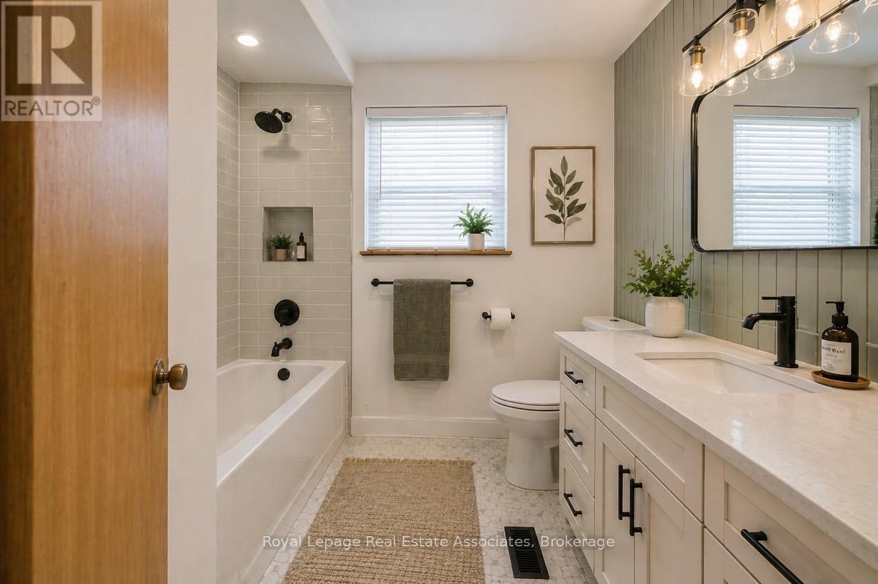 117 Harding Avenue, Toronto, Ontario  M6M 3A4 - Photo 27 - W13085846