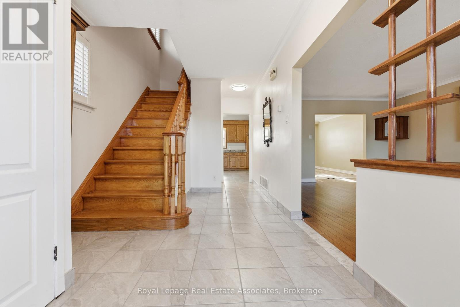 117 Harding Avenue, Toronto, Ontario  M6M 3A4 - Photo 4 - W13085846