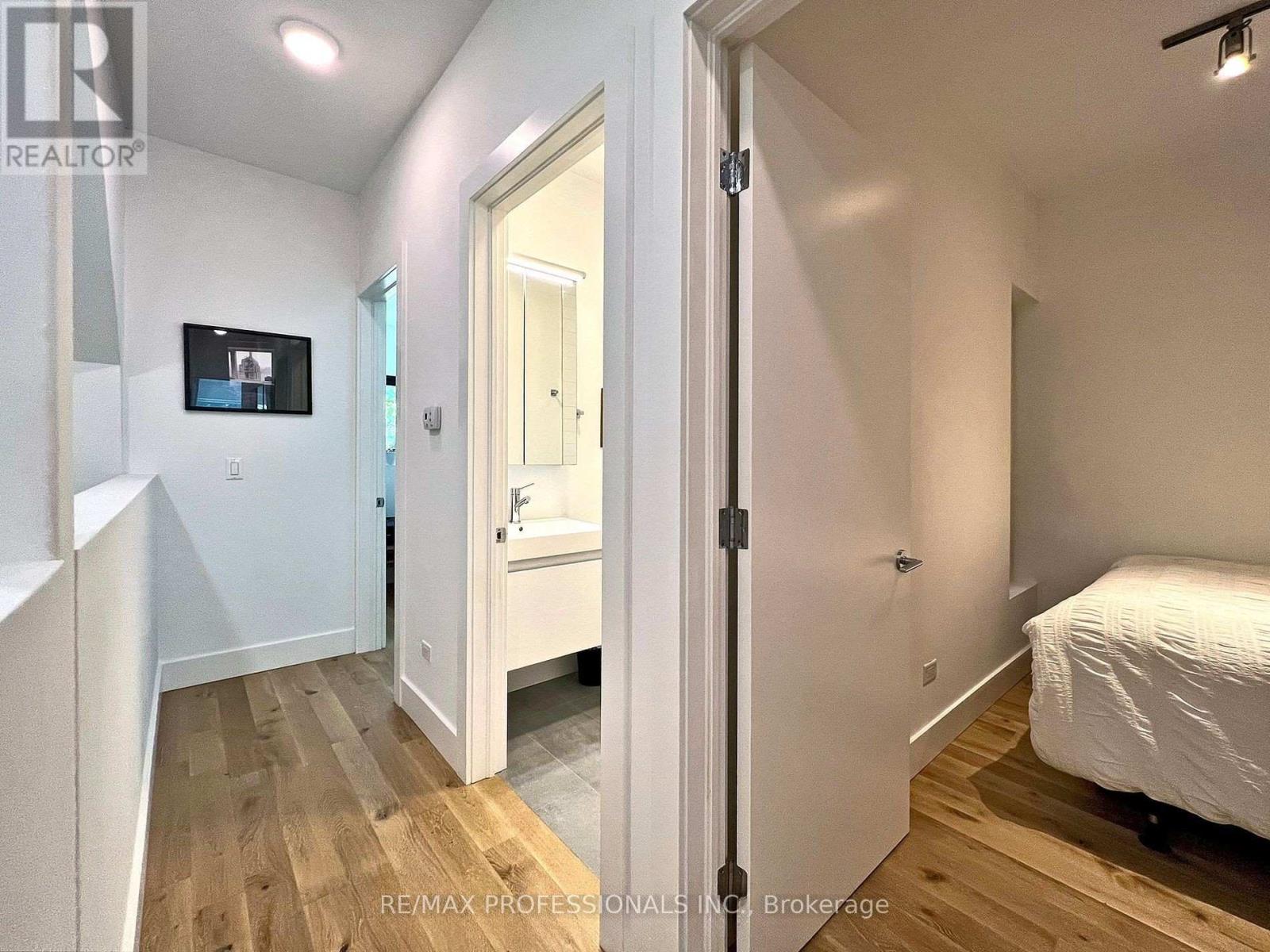 B - 60 Melbourne Avenue, Toronto, Ontario  M6K 1K7 - Photo 22 - W13085908