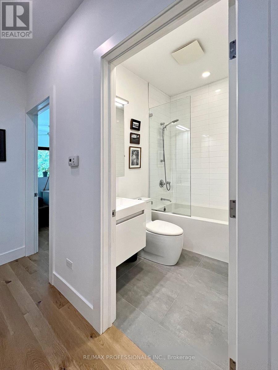 B - 60 Melbourne Avenue, Toronto, Ontario  M6K 1K7 - Photo 23 - W13085908