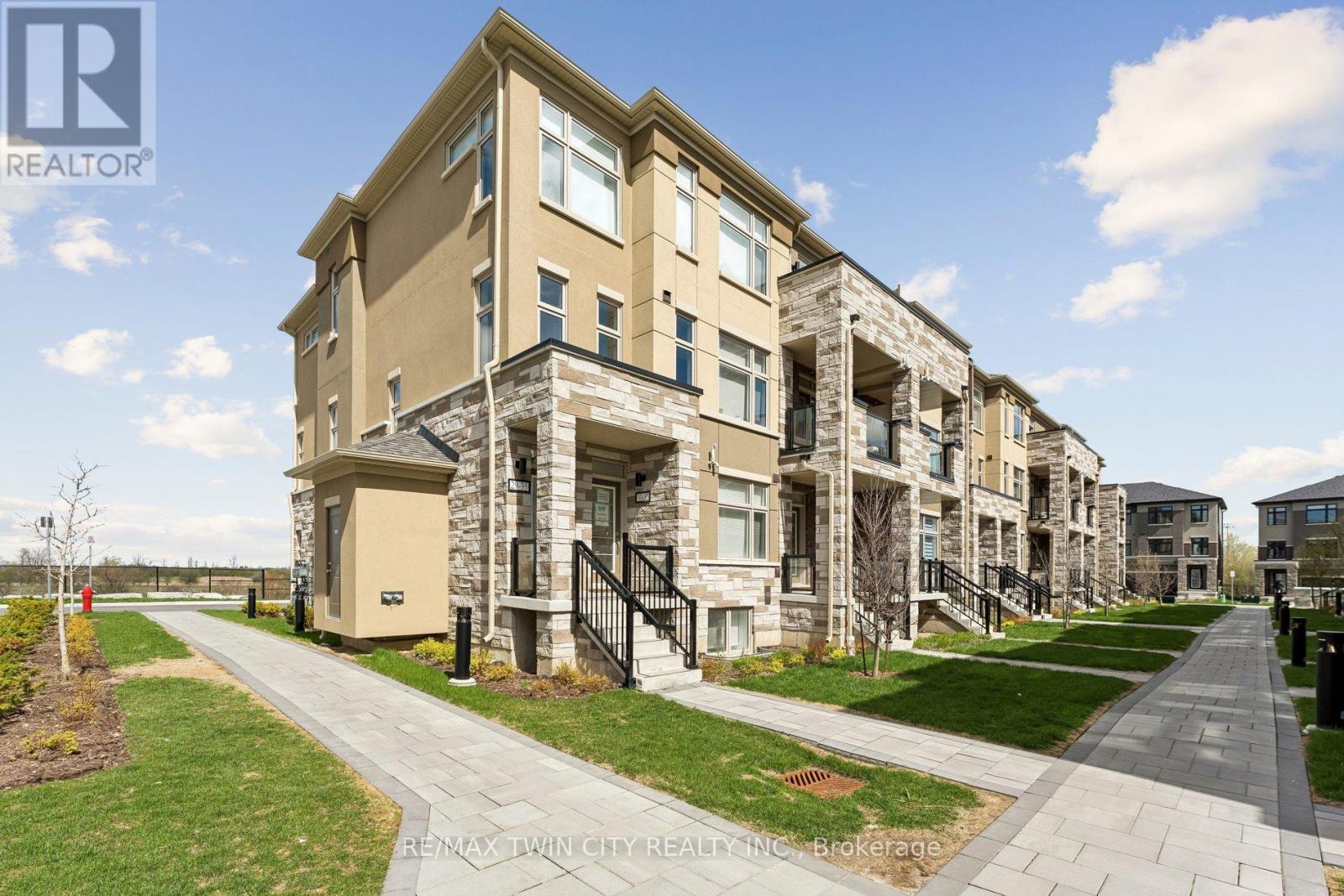 28 - 35 FIELDRIDGE CRESCENT, Brampton, Ontario