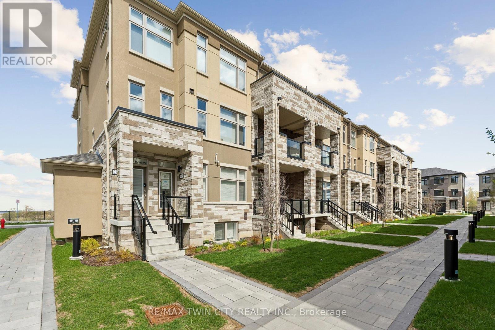 28 - 35 Fieldridge Crescent, Brampton, Ontario  L6R 0A7 - Photo 2 - W13085938