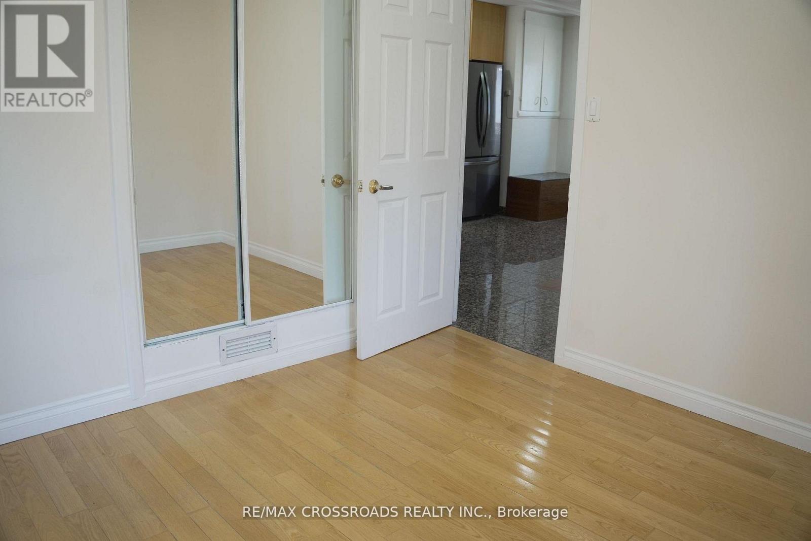 30 Hearst Circle, Toronto, Ontario  M6M 2T7 - Photo 14 - W13086042