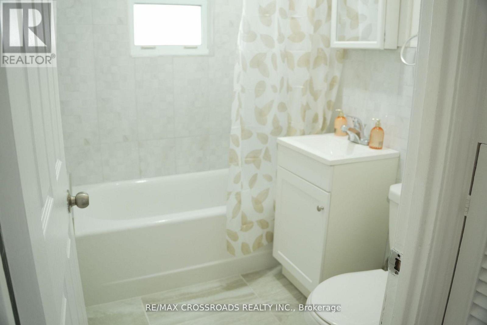 30 Hearst Circle, Toronto, Ontario  M6M 2T7 - Photo 15 - W13086042