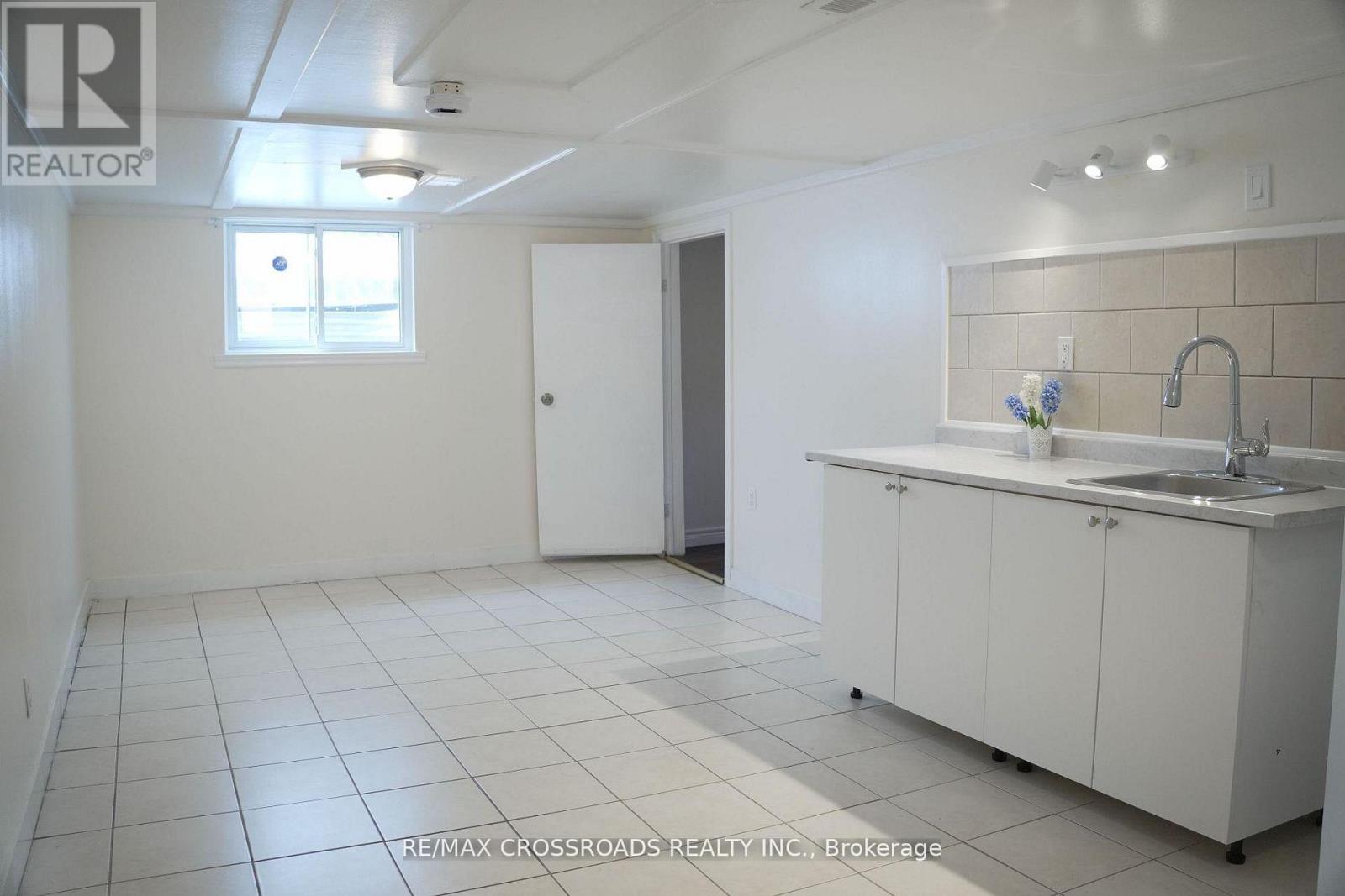 30 Hearst Circle, Toronto, Ontario  M6M 2T7 - Photo 19 - W13086042