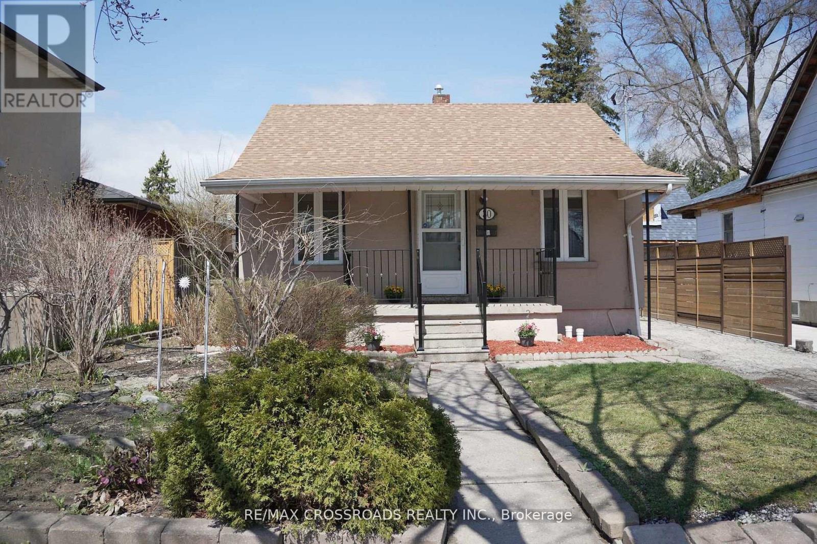 30 Hearst Circle, Toronto, Ontario  M6M 2T7 - Photo 2 - W13086042