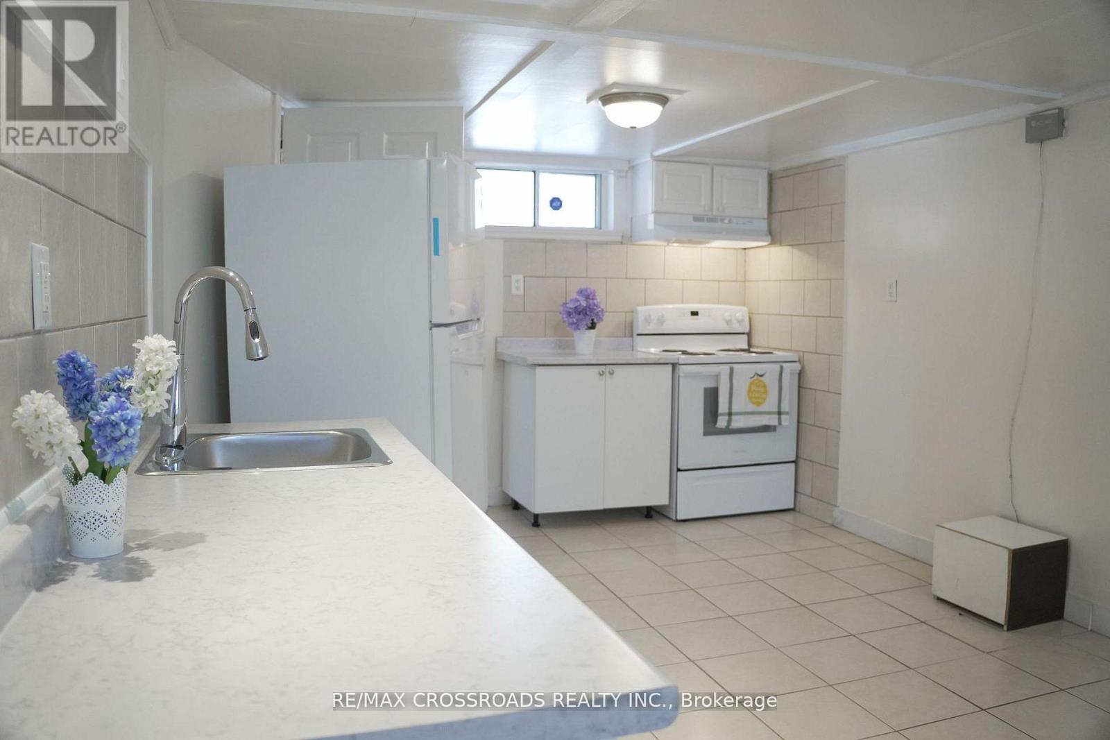 30 Hearst Circle, Toronto, Ontario  M6M 2T7 - Photo 20 - W13086042