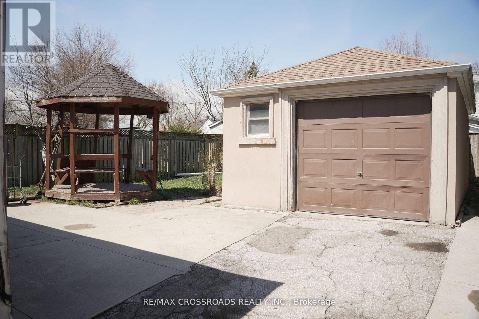 30 Hearst Circle, Toronto, Ontario  M6M 2T7 - Photo 3 - W13086042