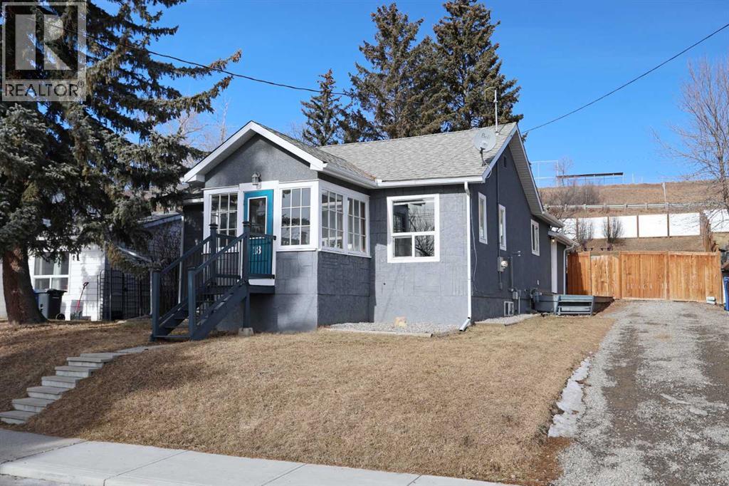 18 Maple Street, Okotoks, Alberta  T1S 1J6 - Photo 1 - A2284740