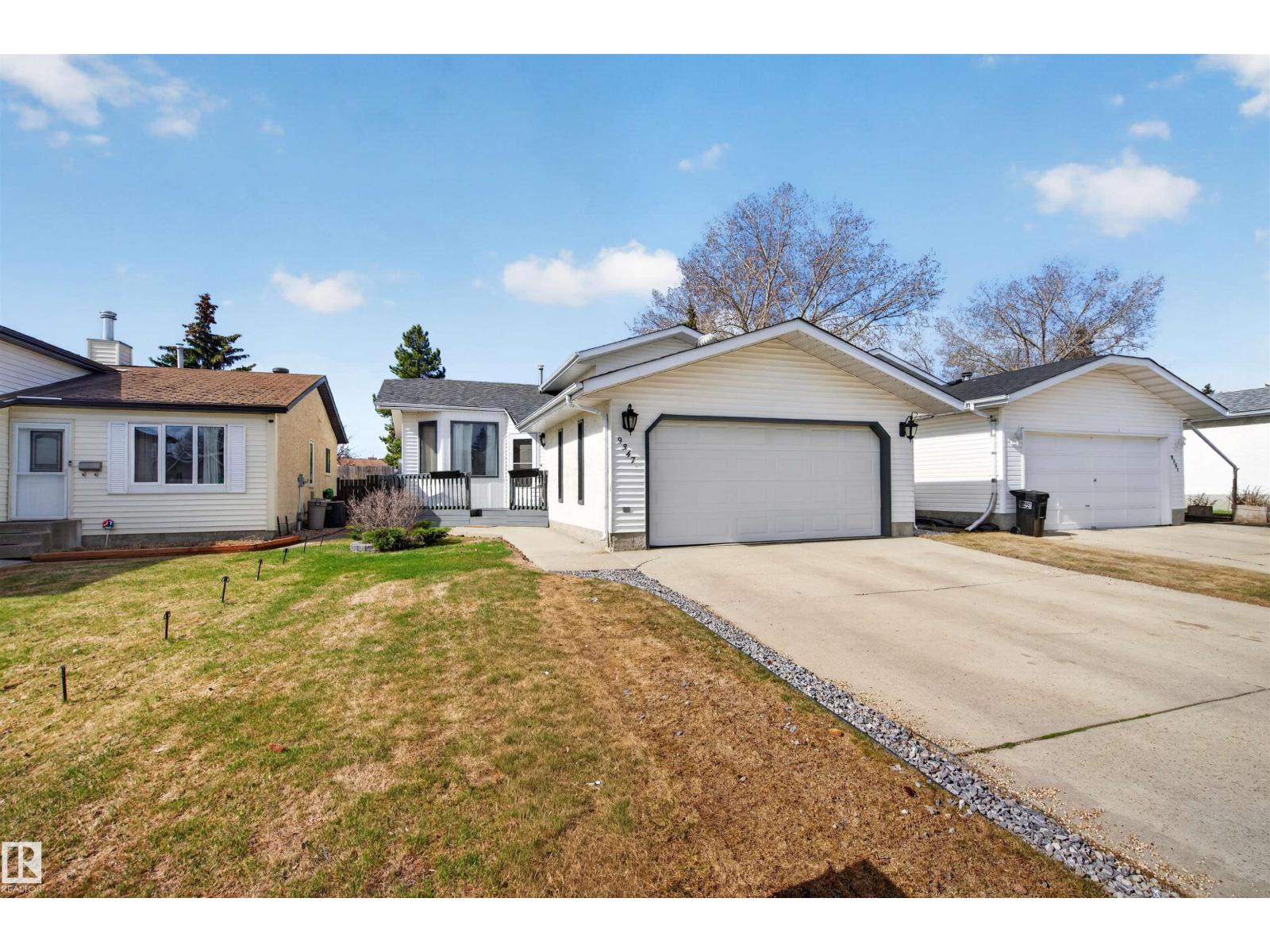 9347 175 AV NW, edmonton, Alberta