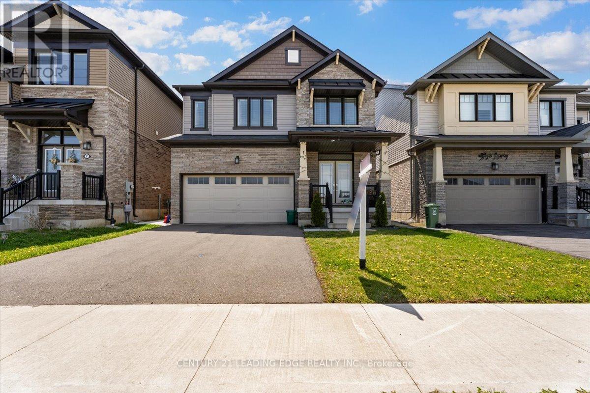 35 ROYAL COACHMAN WAY, Hamilton, Ontario
