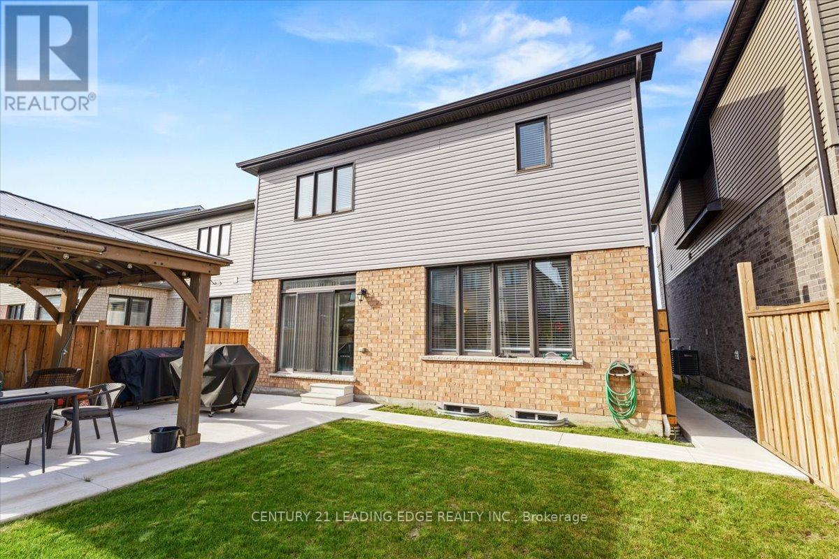 35 Royal Coachman Way, Hamilton, Ontario  L8J 0M2 - Photo 25 - X13085894