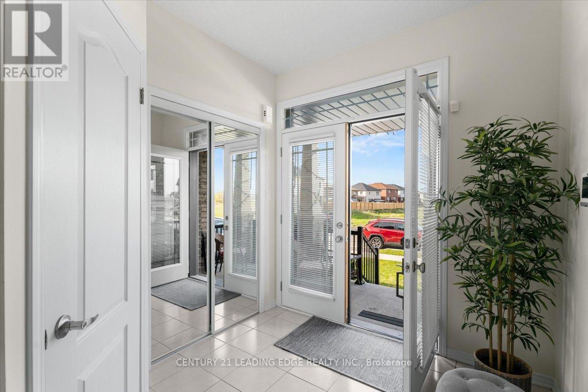 35 Royal Coachman Way, Hamilton, Ontario  L8J 0M2 - Photo 8 - X13085894