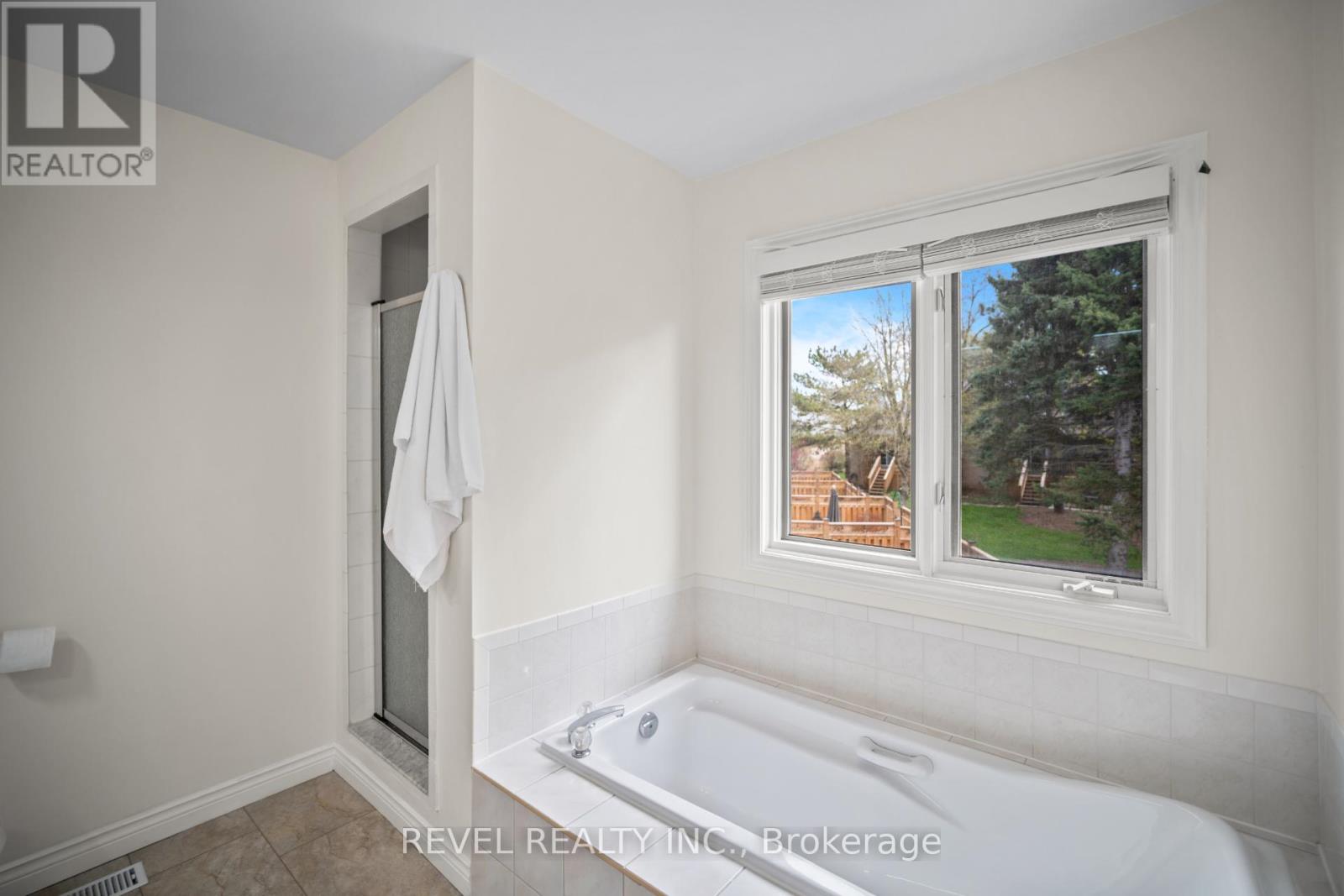 10 - 320 Hamilton Drive, Hamilton, Ontario  L9G 4W6 - Photo 32 - X13086038