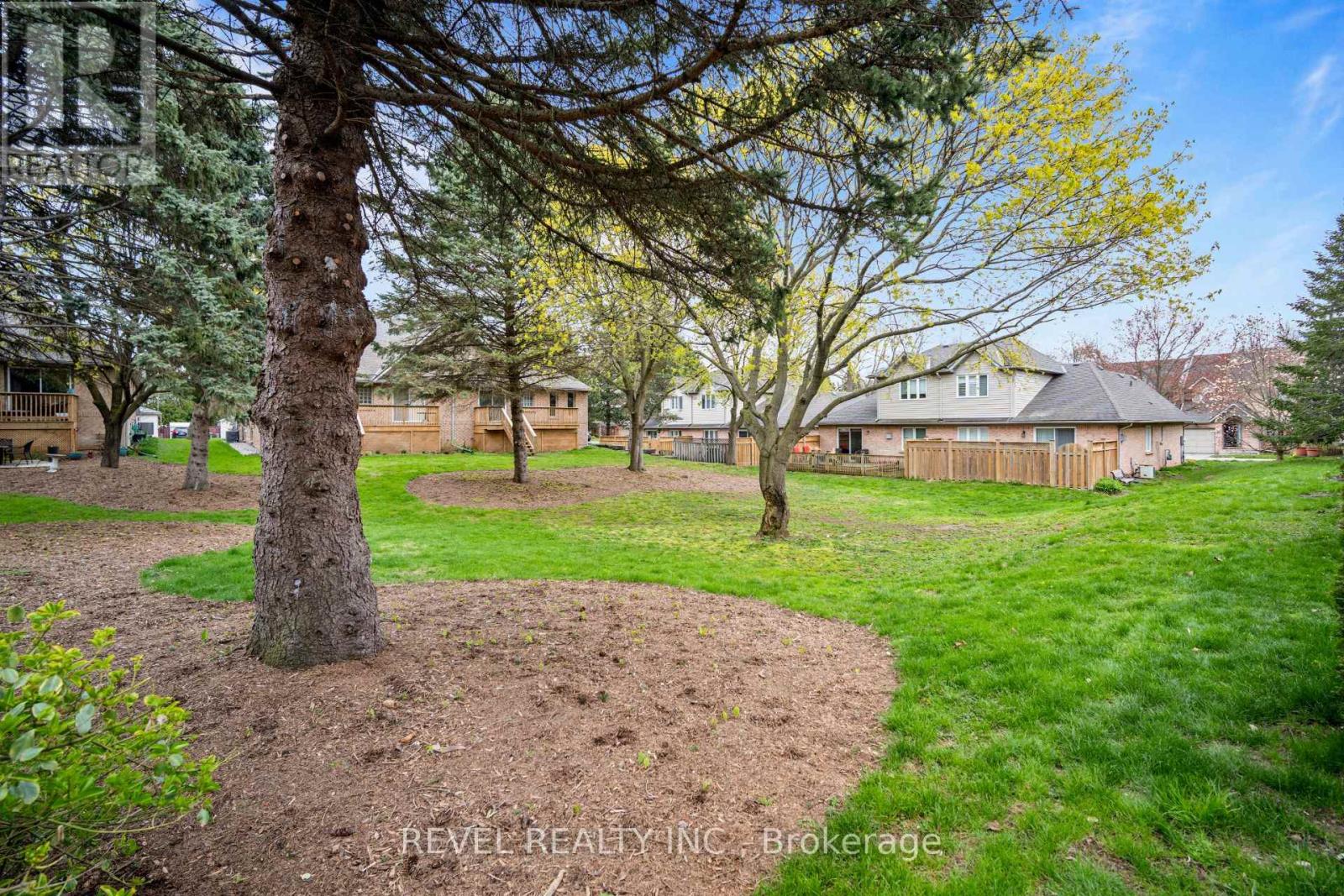 10 - 320 Hamilton Drive, Hamilton, Ontario  L9G 4W6 - Photo 43 - X13086038
