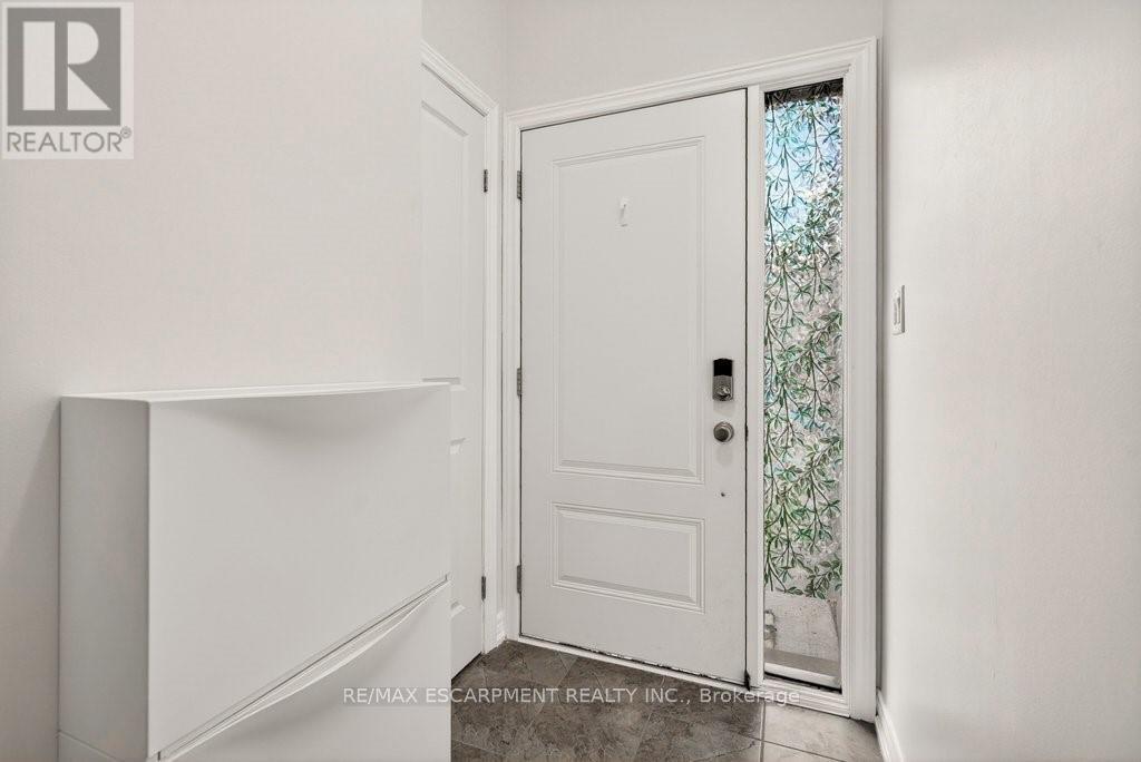 16 - 377 Glancaster Road, Hamilton, Ontario  L9G 0G4 - Photo 4 - X13086064