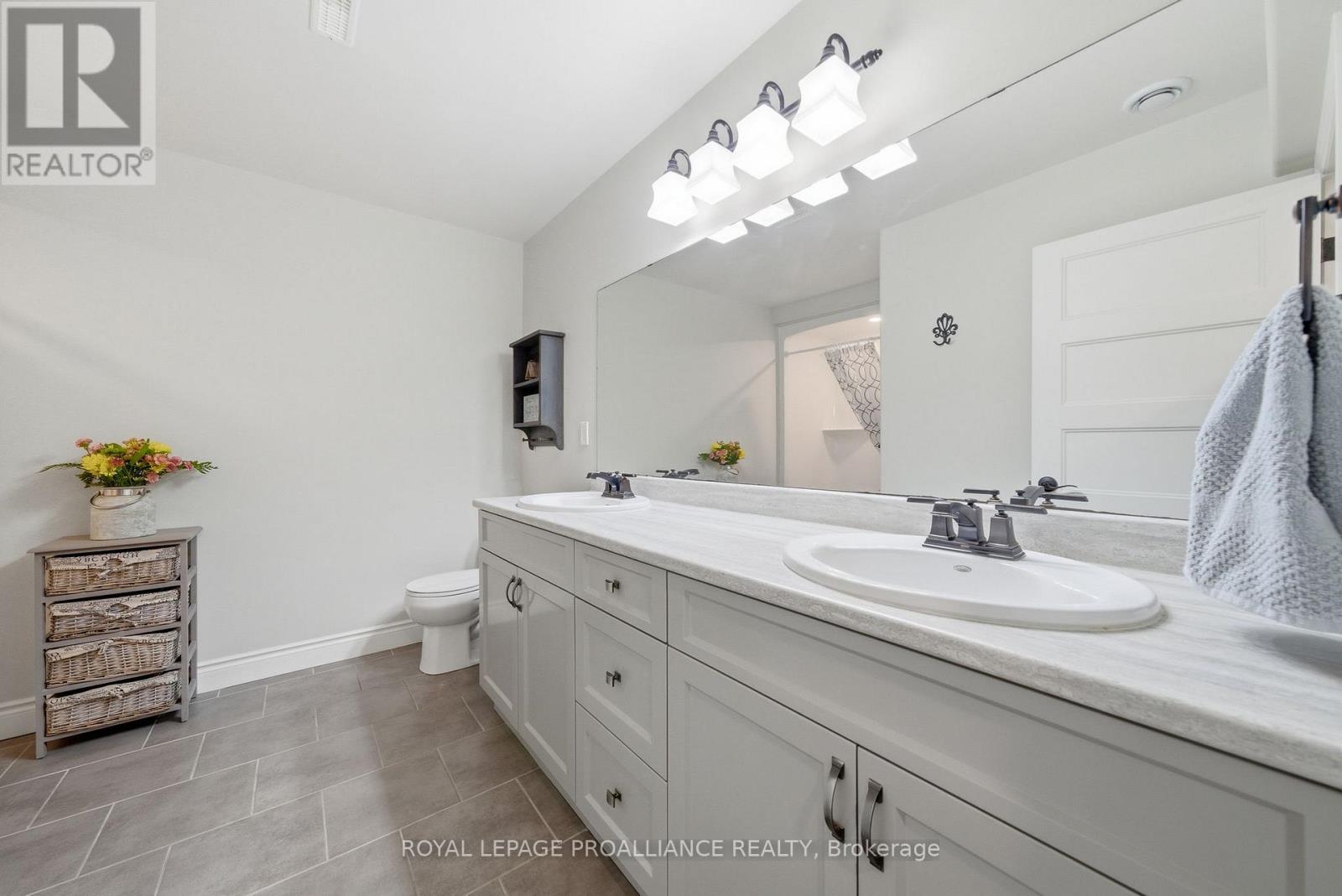 18 Trinity Court, Belleville, Ontario  K8N 0E7 - Photo 37 - X13086140