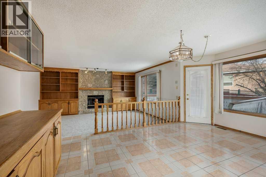 106 Sienna Hills Drive SW, Calgary, Alberta  T3H 2C8 - Photo 11 - A2282460