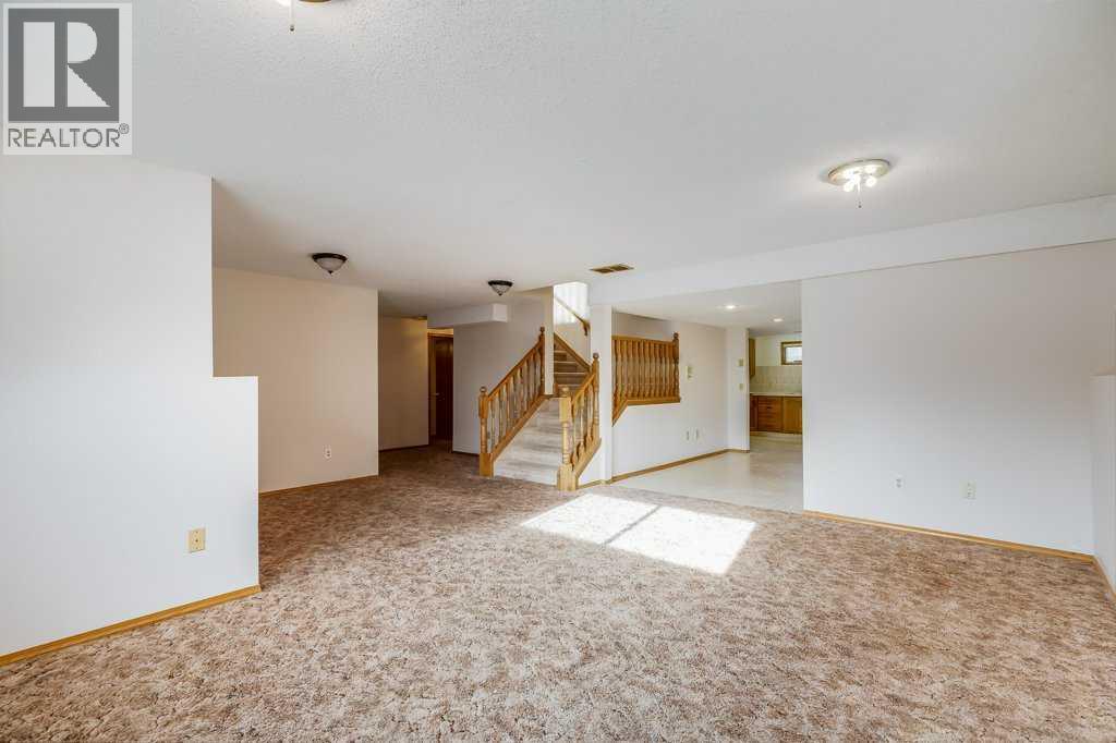 106 Sienna Hills Drive SW, Calgary, Alberta  T3H 2C8 - Photo 35 - A2282460