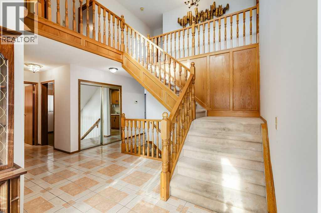 106 Sienna Hills Drive SW, Calgary, Alberta  T3H 2C8 - Photo 5 - A2282460
