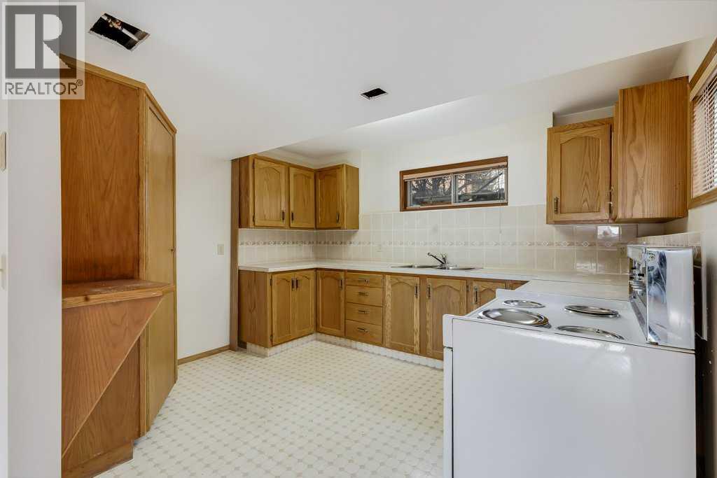 106 Sienna Hills Drive SW, Calgary, Alberta  T3H 2C8 - Photo 37 - A2282460