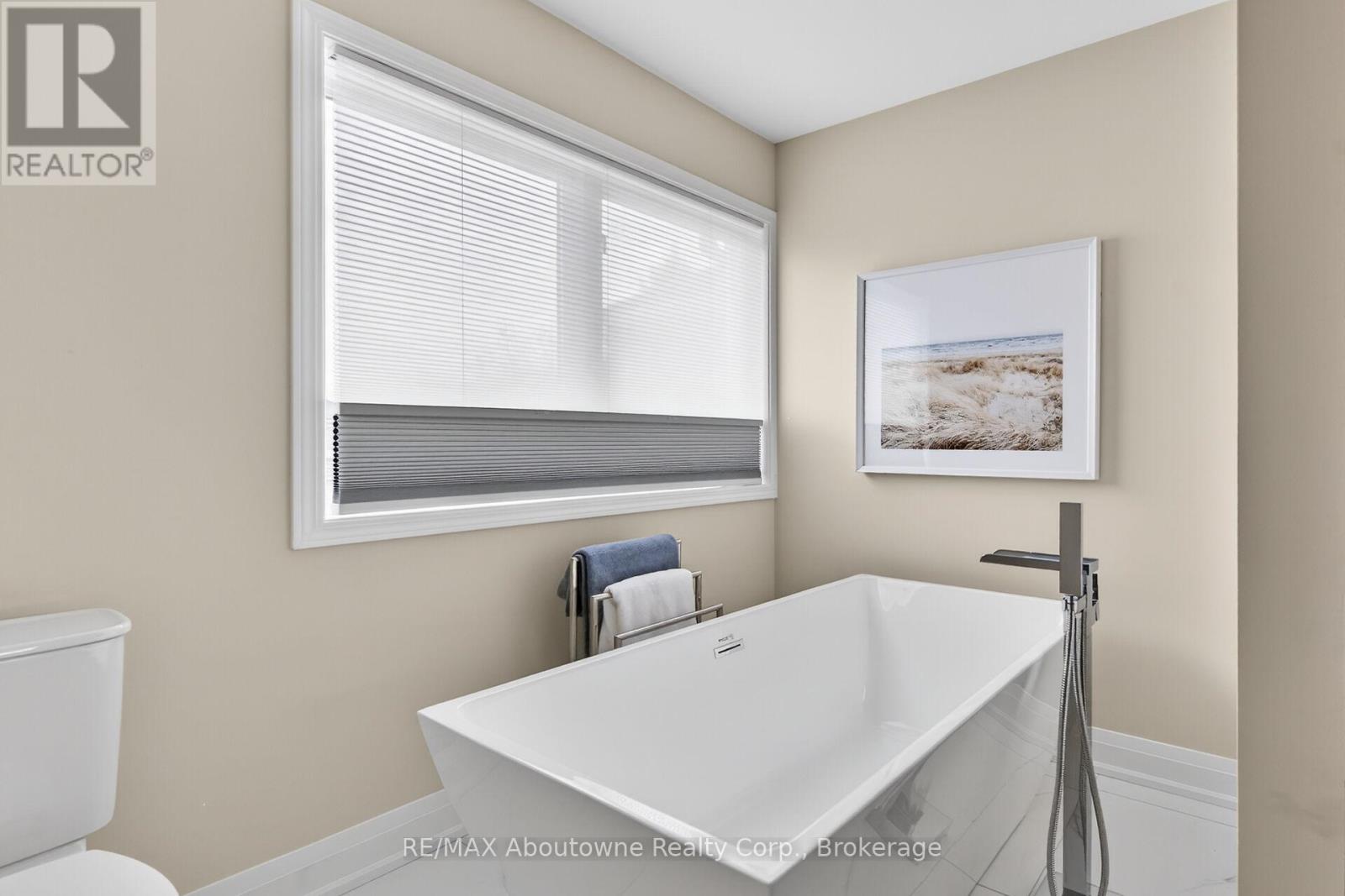 2385 Guildstone Crescent, Oakville, Ontario  L6M 3Y8 - Photo 19 - W13086234