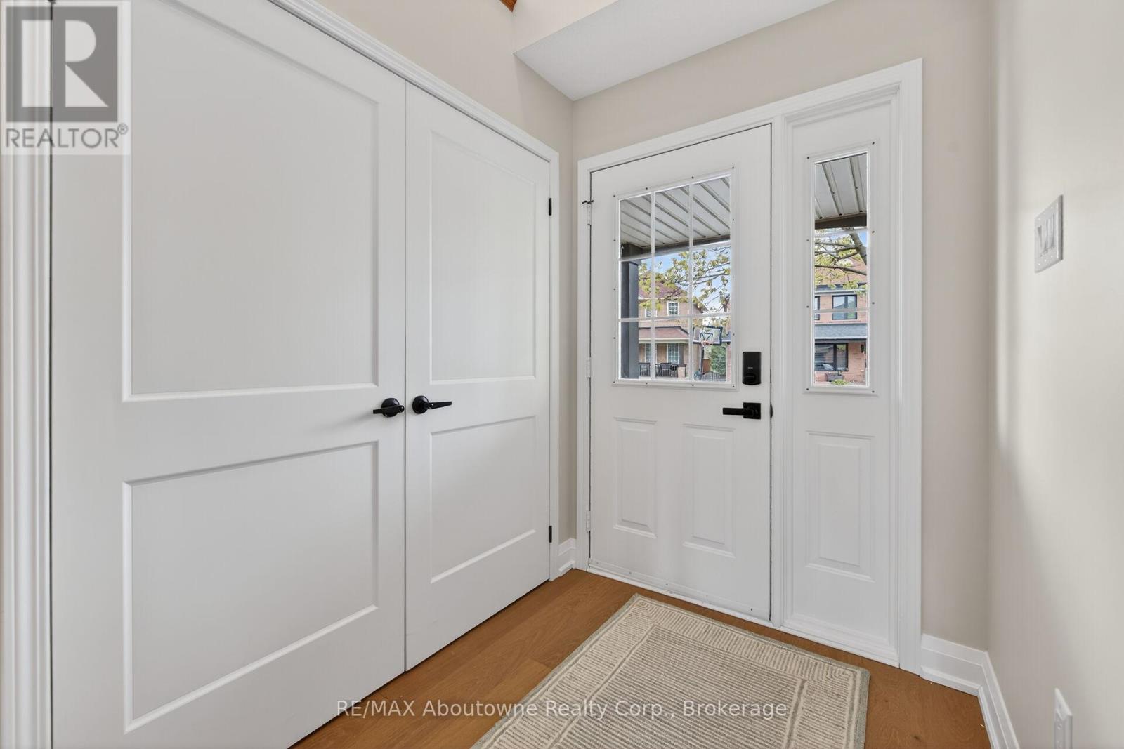 2385 Guildstone Crescent, Oakville, Ontario  L6M 3Y8 - Photo 3 - W13086234