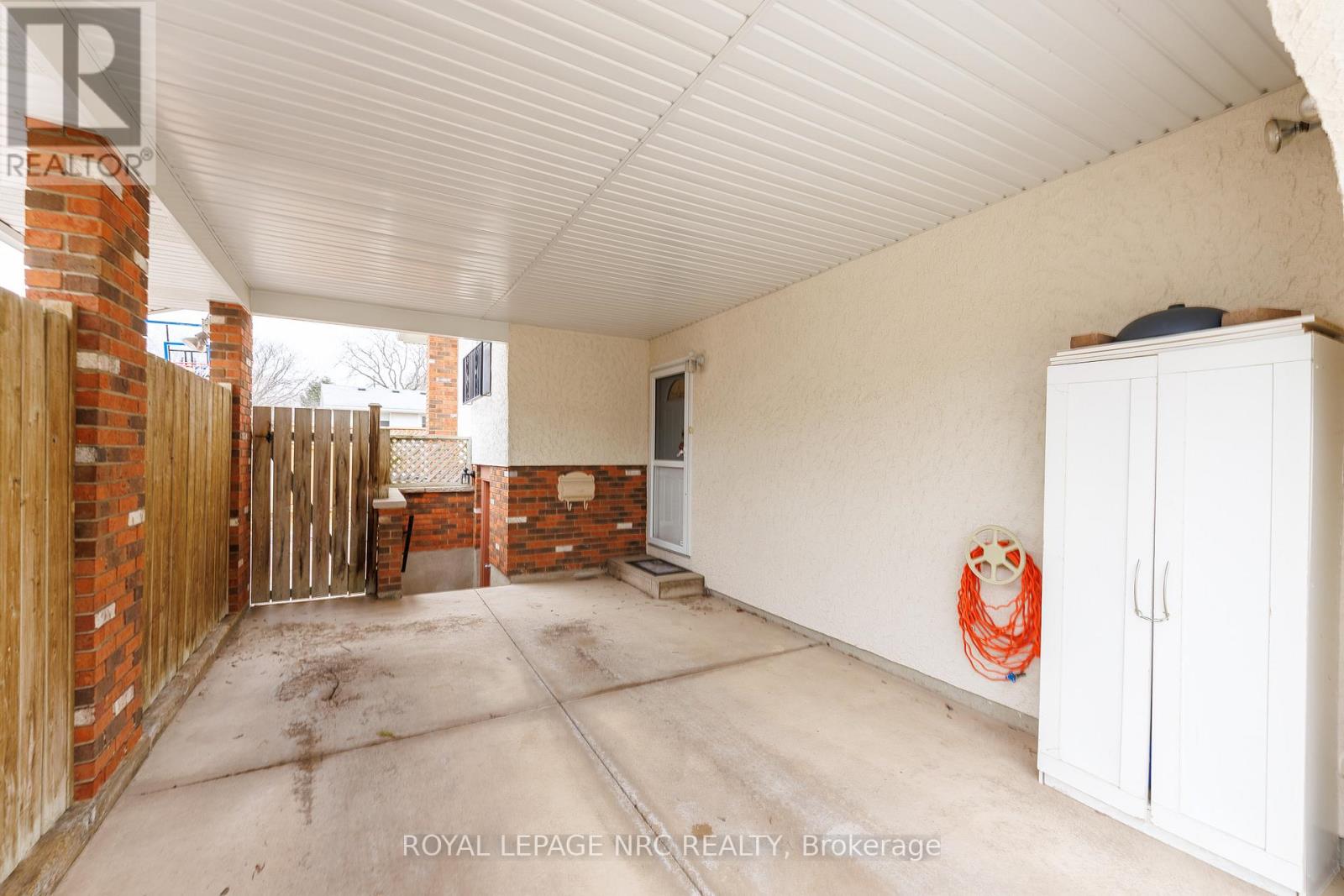 15 Carousel Circle, St. Catharines, Ontario  L2N 6C9 - Photo 2 - X13086174