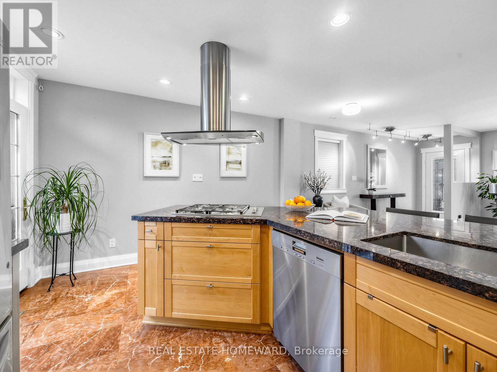 199 Lee Avenue, Toronto, Ontario  M4E 2P4 - Photo 22 - E13086158