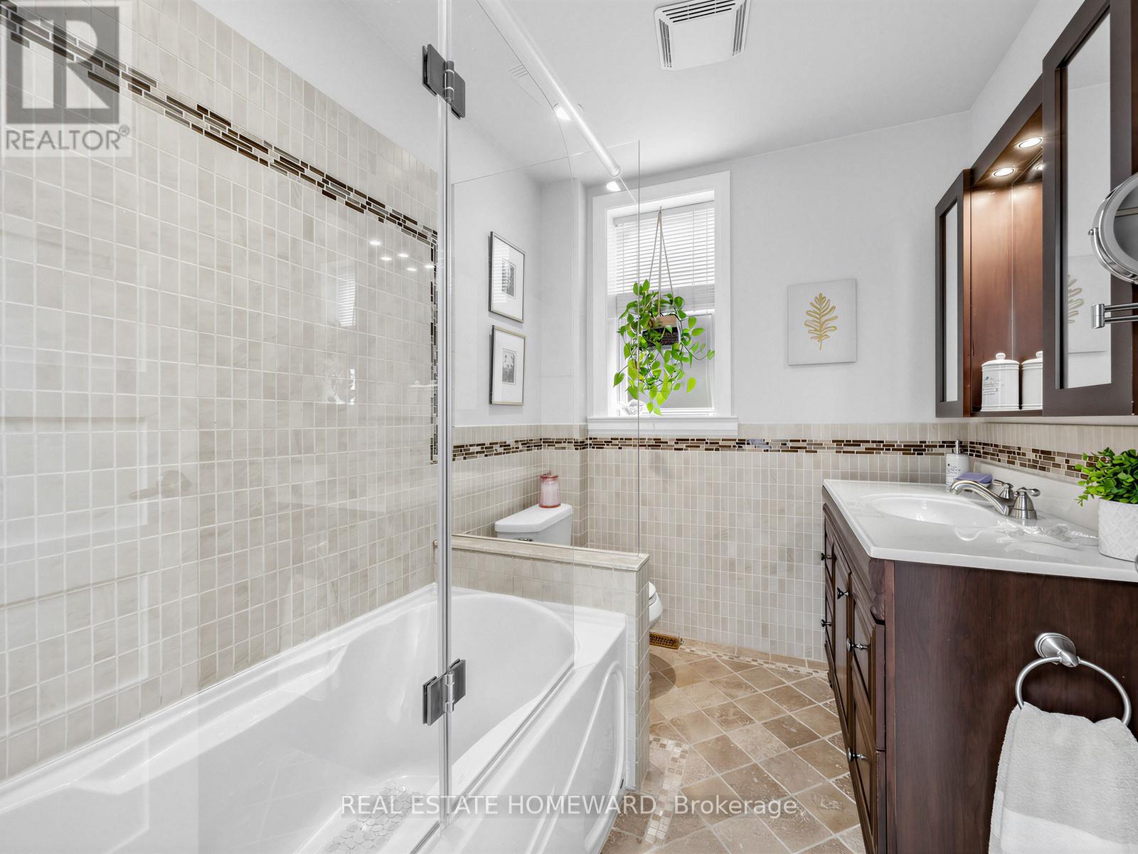 199 Lee Avenue, Toronto, Ontario  M4E 2P4 - Photo 33 - E13086158