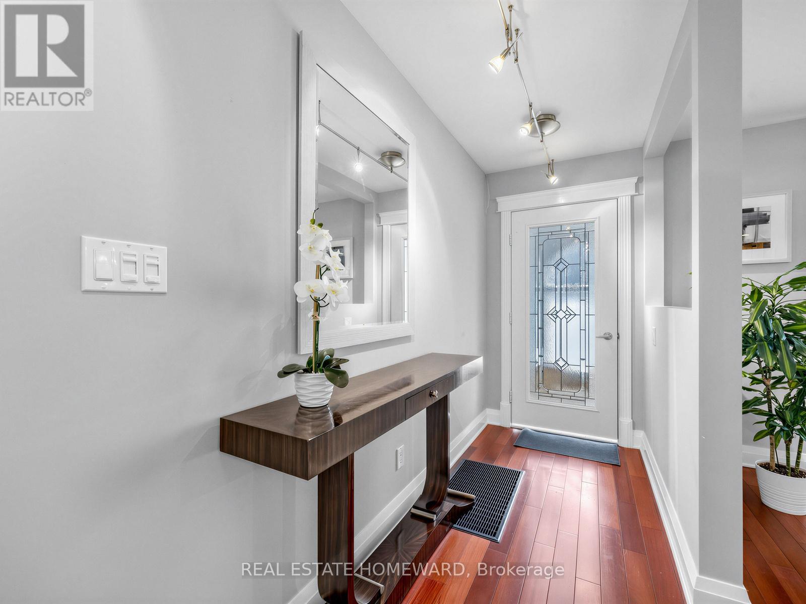 199 Lee Avenue, Toronto, Ontario  M4E 2P4 - Photo 5 - E13086158