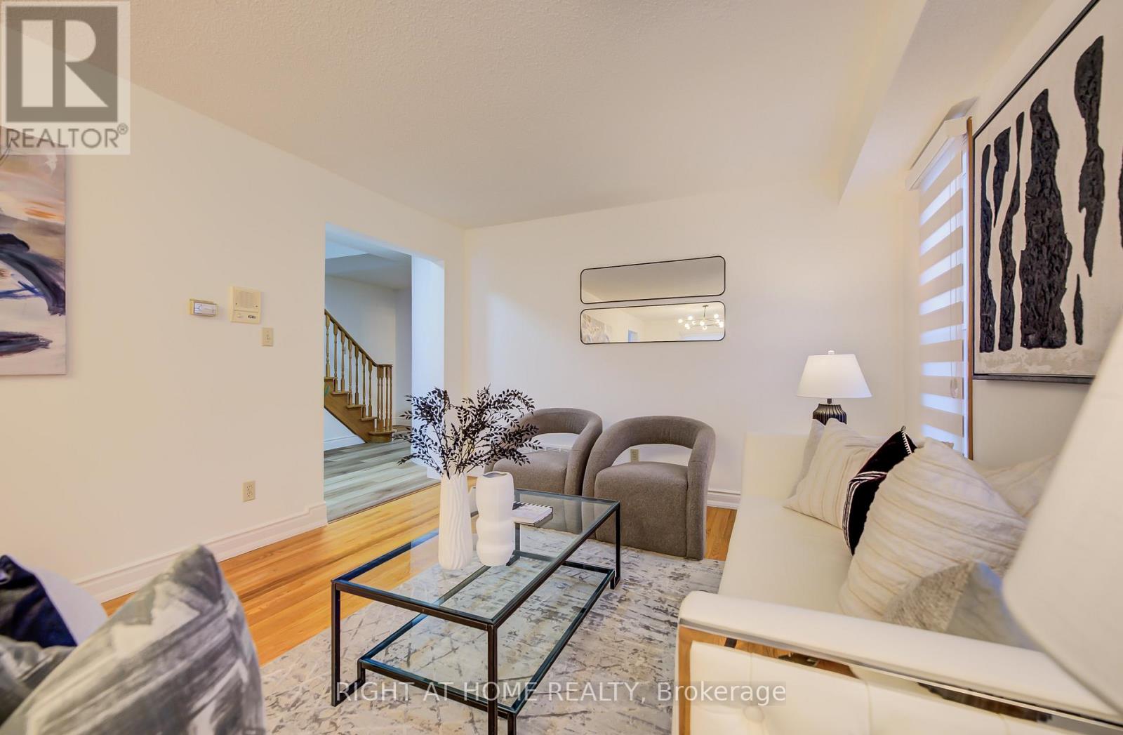 51 Burnt Bark Drive, Toronto, Ontario  M1V 3J6 - Photo 8 - E13086214