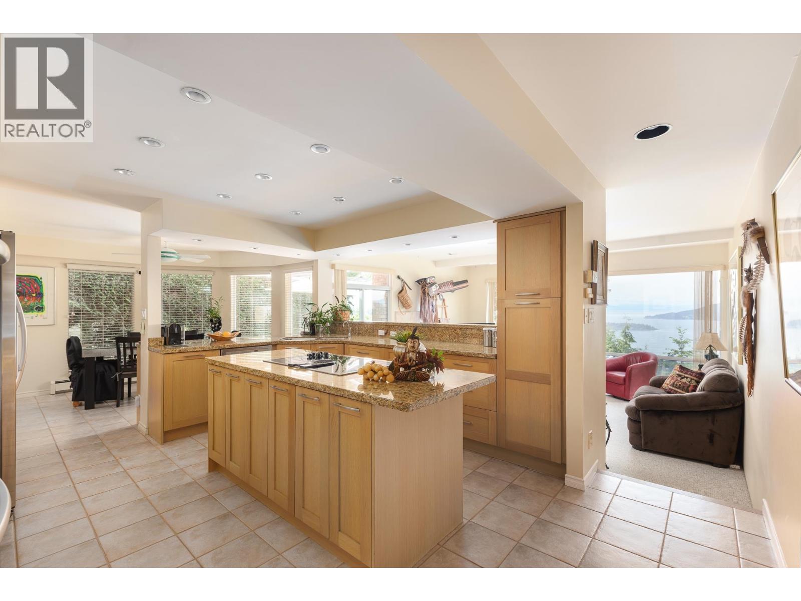 4729 Woodburn Road, West Vancouver, British Columbia  V7S 3A8 - Photo 5 - R3119648