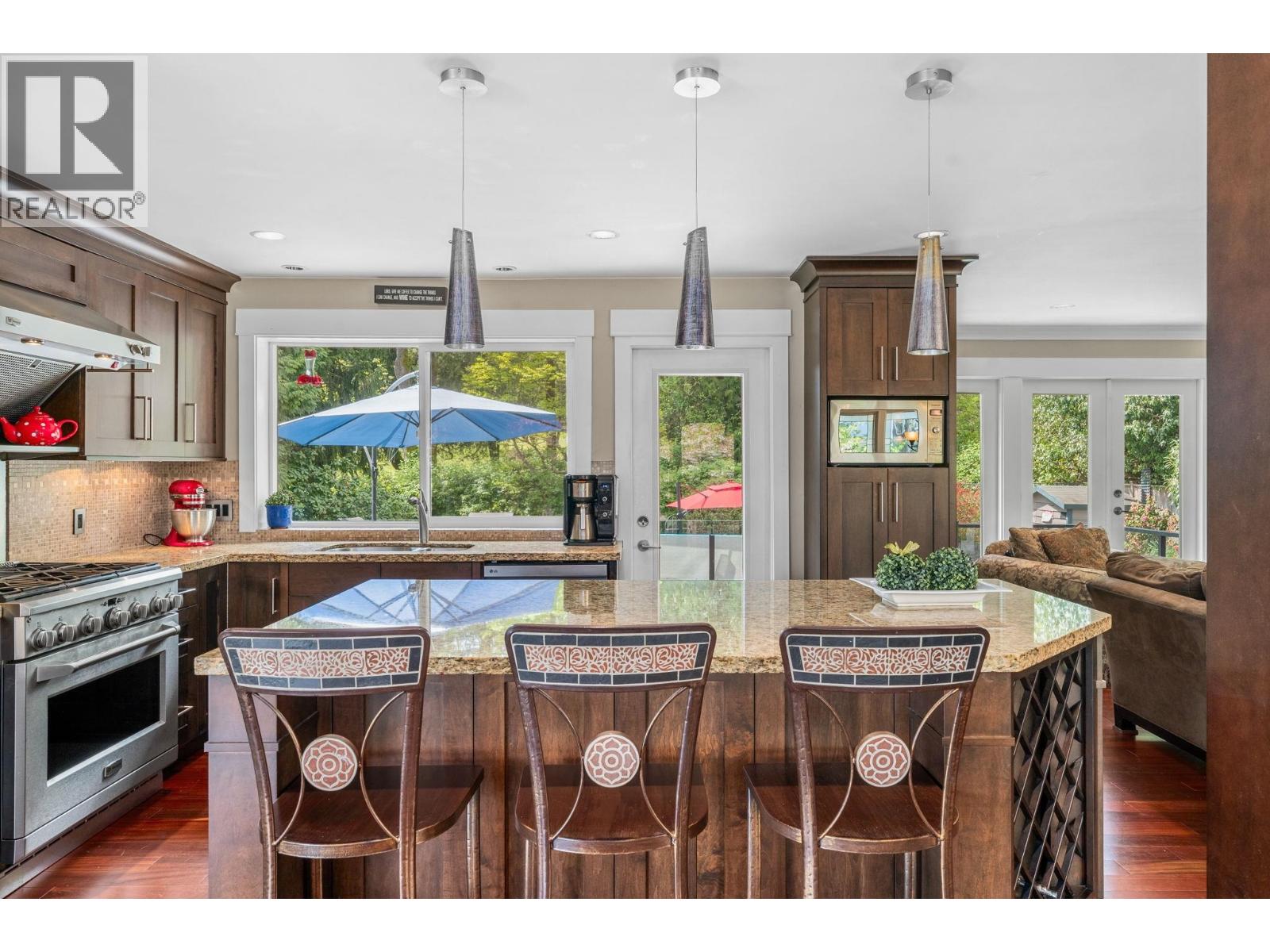 871 Fairway Drive, North Vancouver, British Columbia  V7G 1Z5 - Photo 2 - R3119680