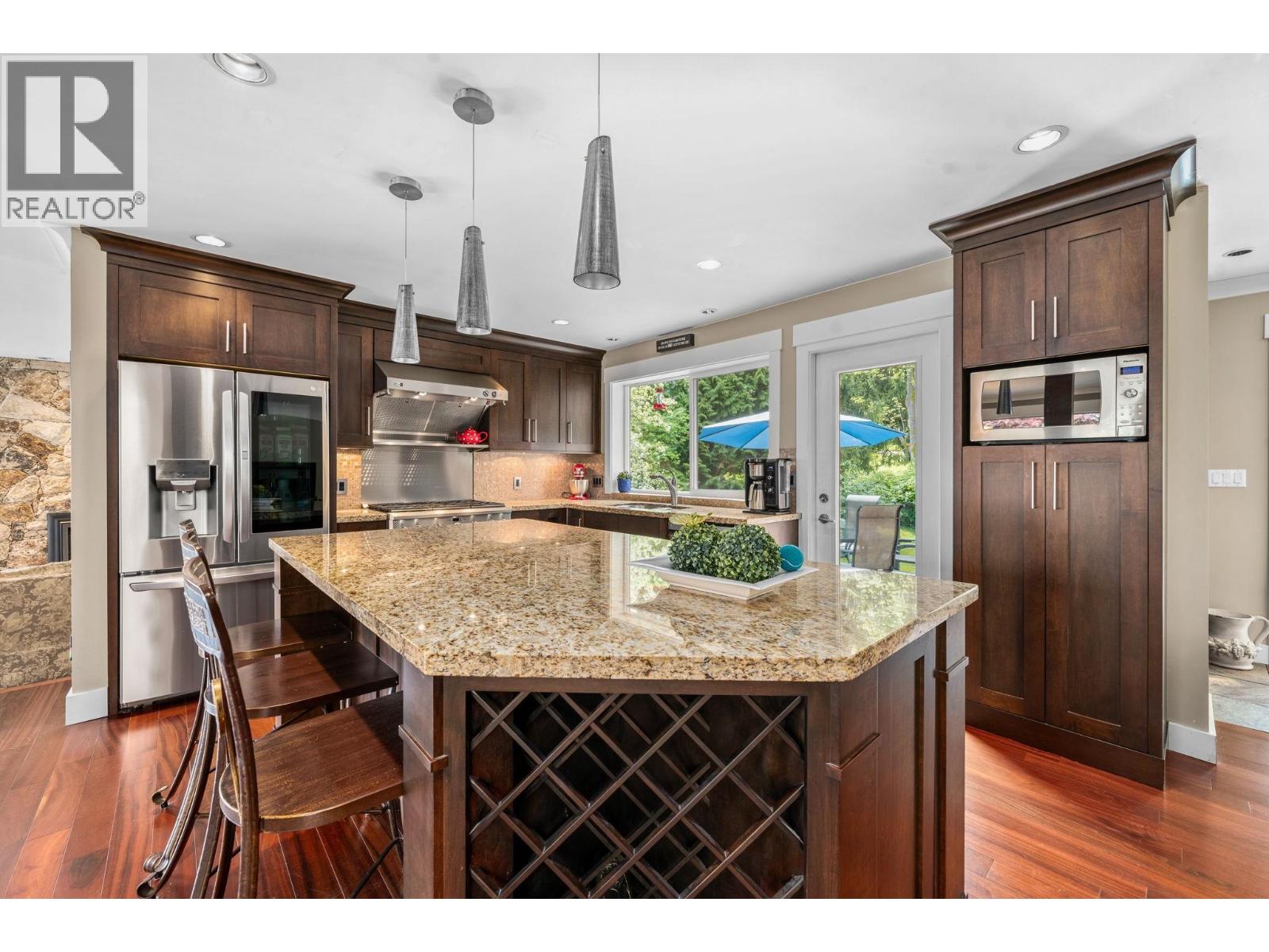 871 Fairway Drive, North Vancouver, British Columbia  V7G 1Z5 - Photo 3 - R3119680