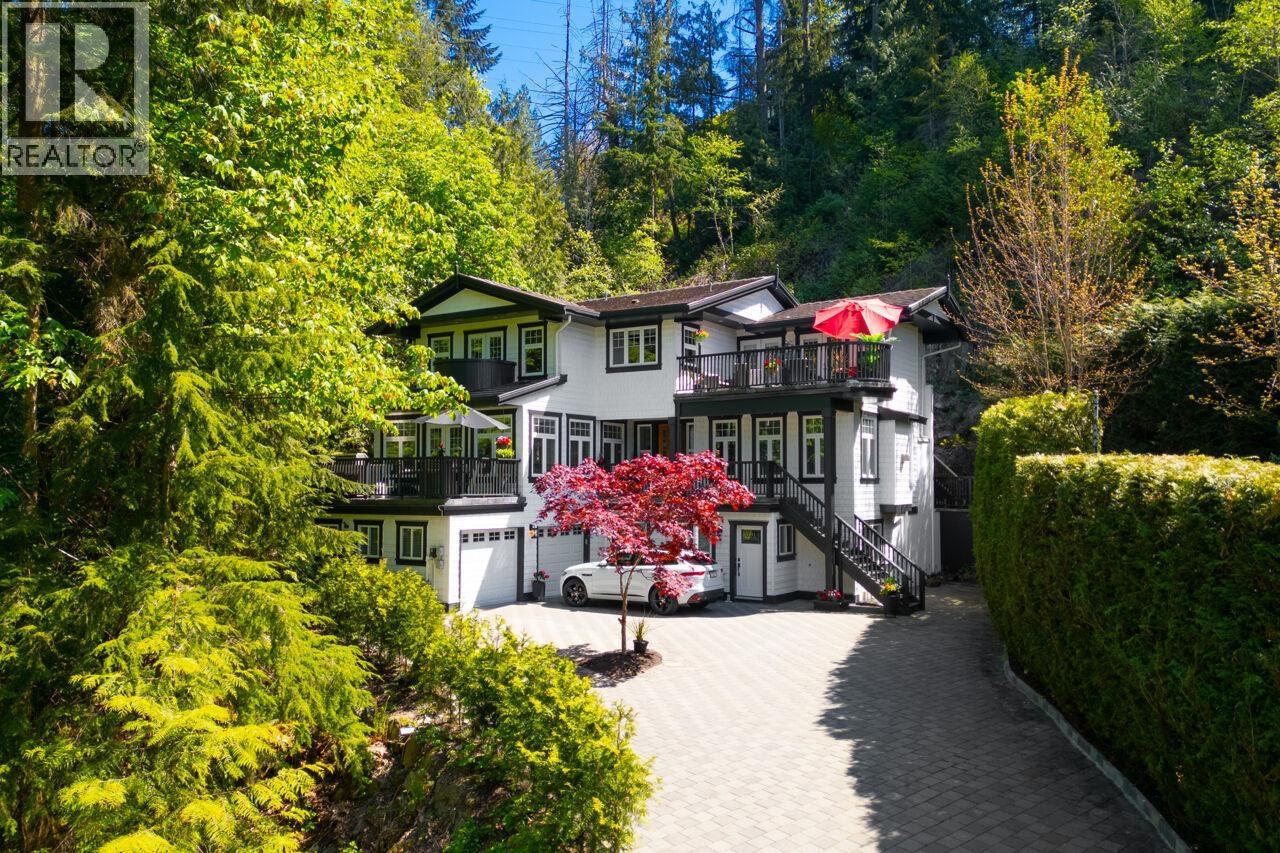 5671 WESTPORT ROAD, West Vancouver, British Columbia